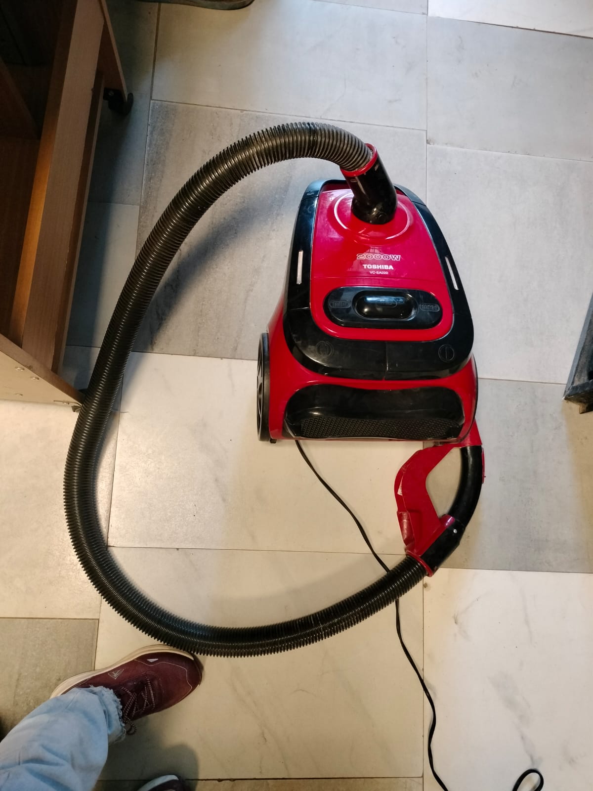Premium Toshiba 2000W High - performance Vacuum Cleaner - V C- EA220