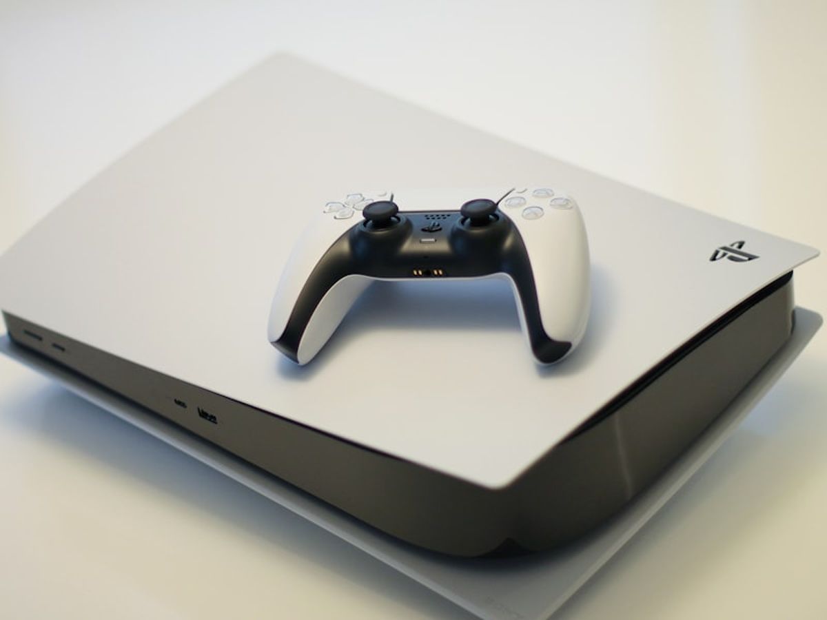 Sony PlayStation 5 + 2 Controllers